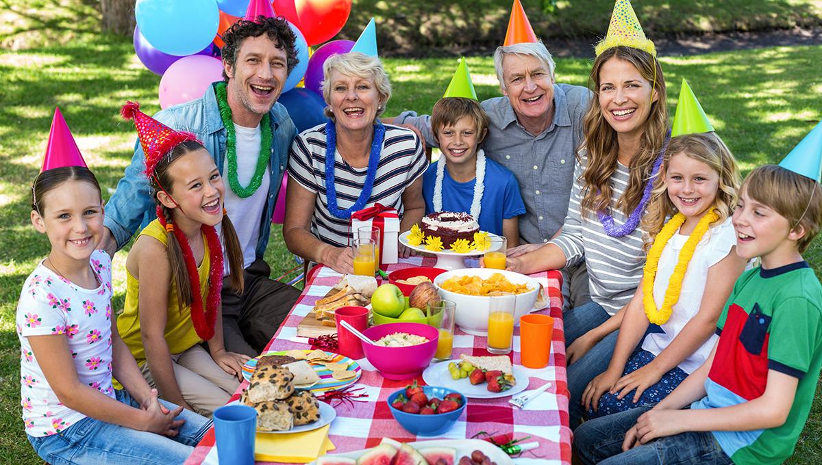 Article Cards Featured Image Happy family celebrating a birthday